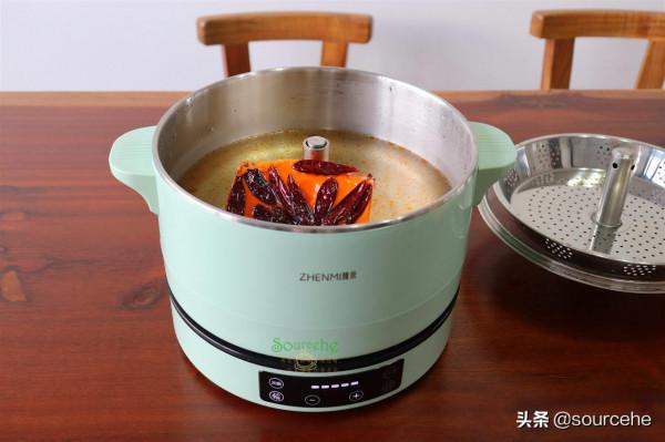 中秋家宴在家吃麻辣火鍋，方便快捷，豐富的食材，實惠又美味