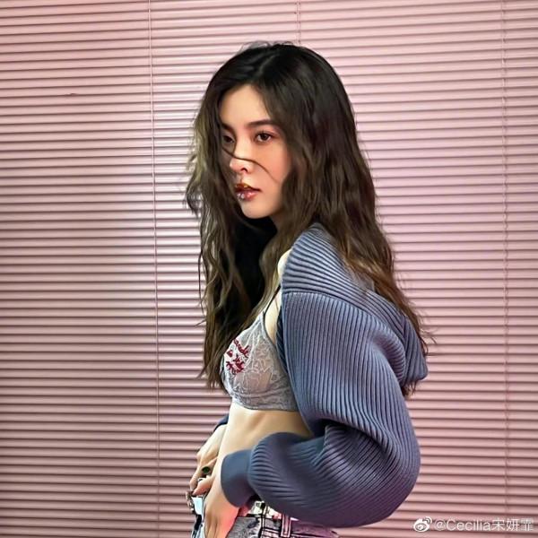 宋妍霏的雀斑妝,是你們喜歡的CC嗎? 宋妍霏的雀斑妝,是你們喜歡的CC嗎?