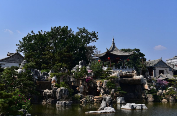 雲南有一名宅，走向坐南朝北，院落層出內雅外秀，古韻十足