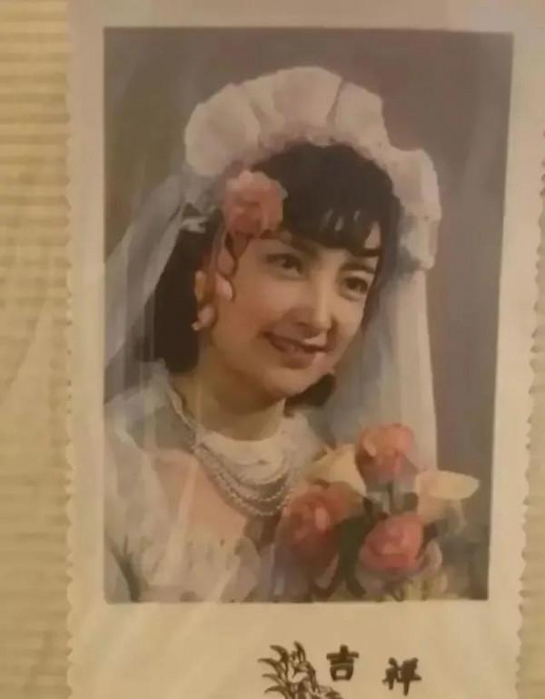 &OpenCurlyDoubleQuote;媽，你當初是怎麼看上我爸的？&rdquo;網友曬父母結婚照，讓人笑劈了