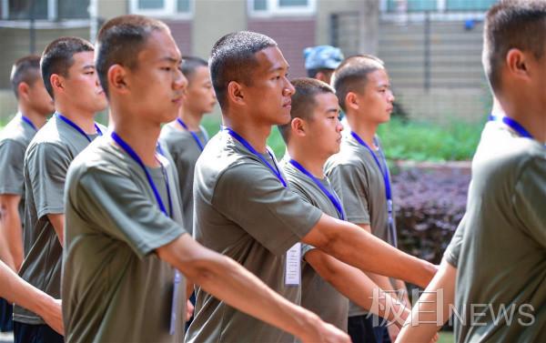 從名校到軍營,武漢大學“七兄弟”攜手參軍 從名校到軍營,武漢大學“七兄弟”攜手參軍