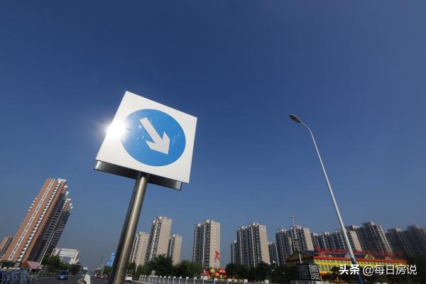 一邊“禁漲房價”另一邊又“限制降價”，受傷的反倒是這3類人？