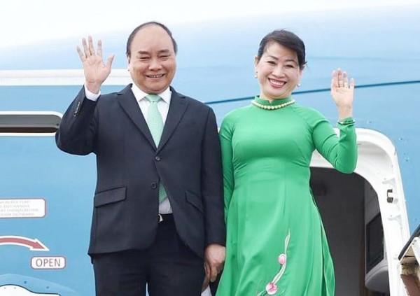越南第一夫人小圓臉驚豔，笑出雙下巴依然高貴，富太太氣質真高階