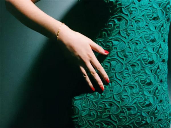 以為很醜，是因為我們只知道一種紅，和一種綠