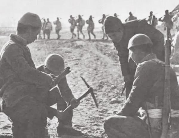 一泡尿，送走一名日本高階指揮官，中國老兵42年後才知自己立大功