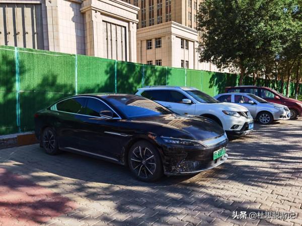 漢EV自駕新疆伊犁,夜市的伊寧絲路之光旅遊小鎮,美食的天堂 漢EV自駕新疆伊犁,夜市的伊寧絲路之光旅遊小鎮,美食的天堂