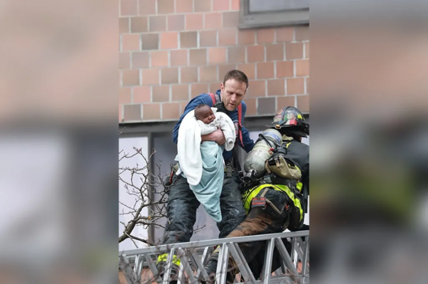 19死63傷！紐約19層公寓大火，層層有屍體！30年來最致命