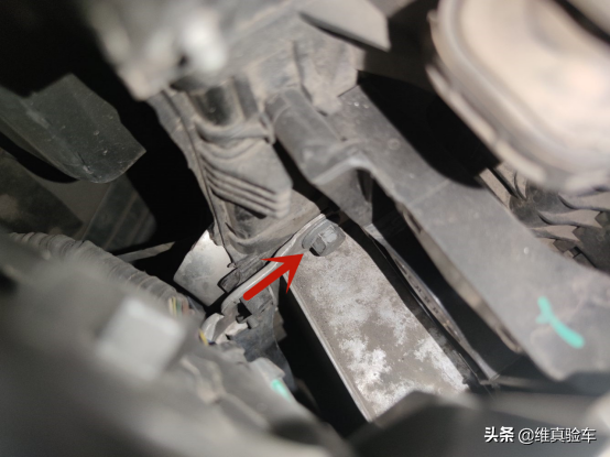 奧迪A6L四年貶值18萬，檢測師看了眼車頭就知道這輛車不簡單