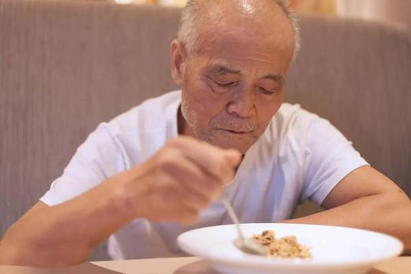 男人50歲後眉毛變長，意味著什麼呢？聽聽醫生怎麼說，漲知識了