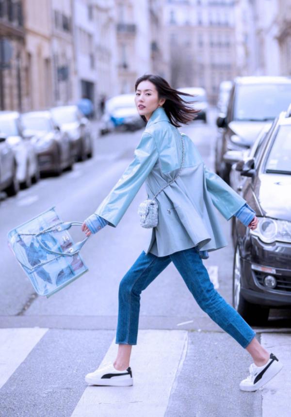 “霧霾藍”可顯高階感了,照著這3點穿搭思路,顯白又顯質感 “霧霾藍”可顯高階感了,照著這3點穿搭思路,顯白又顯質感