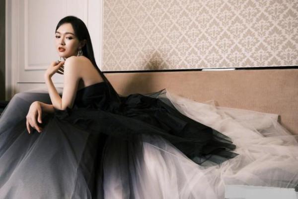 唐嫣水墨天鵝公主裙,就像是一幅清淨的水墨畫 唐嫣水墨天鵝公主裙,就像是一幅清淨的水墨畫