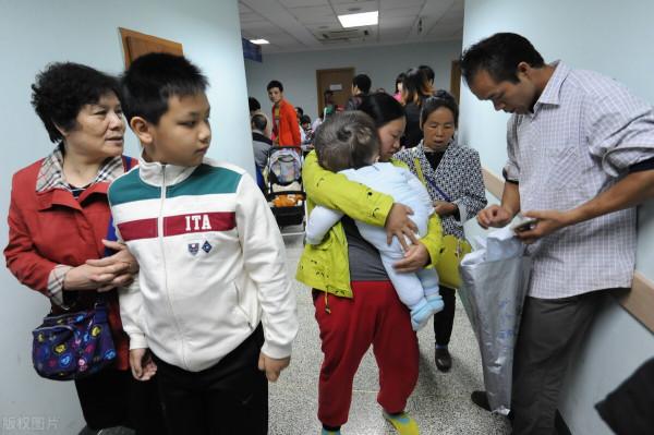 參加農村養父的葬禮，30歲的我終於和世界和解