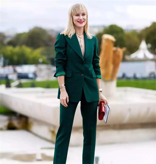 以為很醜，是因為我們只知道一種紅，和一種綠