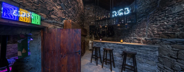 臥看雪山、室內泡湯，丁真家鄉這家民宿堪稱2021年收官王炸之作