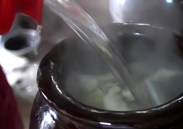 山東大爺用王八燉雞,製作從來不放鹽,24小時不停歇,全國獨一份 山東大爺用王八燉雞,製作從來不放鹽,24小時不停歇,全國獨一份