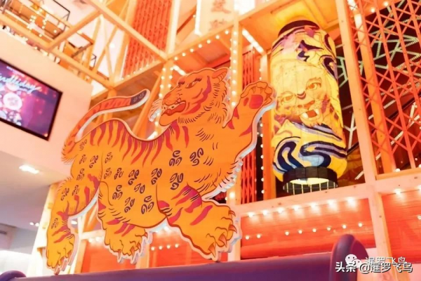 泰國年味兒特別濃，唐人街是春節大廟會，各大商場爭奇鬥豔拼裝飾