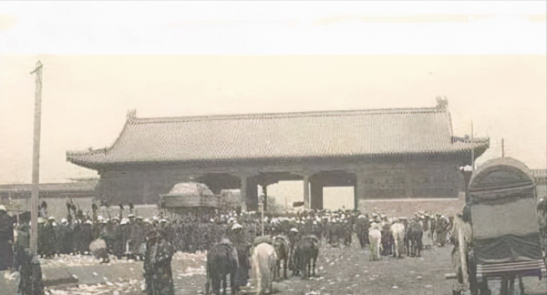 慈禧為什麼死後一年才下葬？出殯當天，送葬隊伍為什麼會臭氣熏天