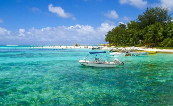 兩座軍艦島，一座是罪惡之島，一座是天堂之島，都與日本有關