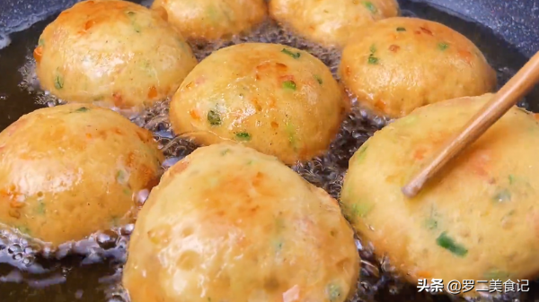 早餐雞蛋泡，不揉麵不擀麵，筷子攪一攪，3分鐘出鍋，比油條好吃