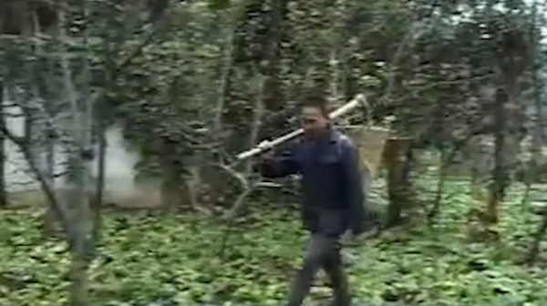 1992年，為傳宗接代夫妻倆找村裡人“幫忙”，6年後丈夫離奇身亡