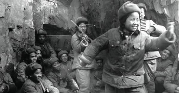 64歲農婦被醫院停藥，兒子求助軍區，首長下令：不惜一切代價救人