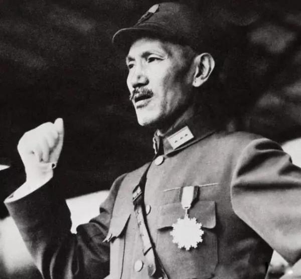 蔣介石率30萬大軍包圍，毛澤東卻原地睡覺3天，事後才知此計真高