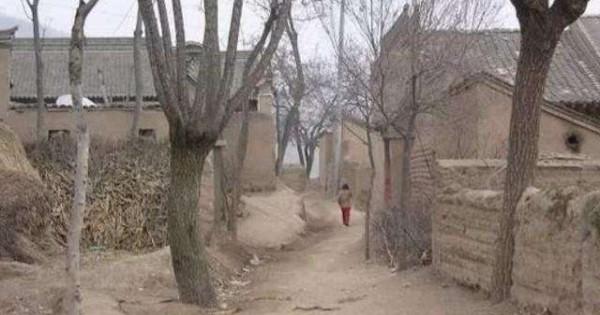 我被父母養成河南第一懶人：7歲不會走路，吃飯靠喂23歲自己餓死