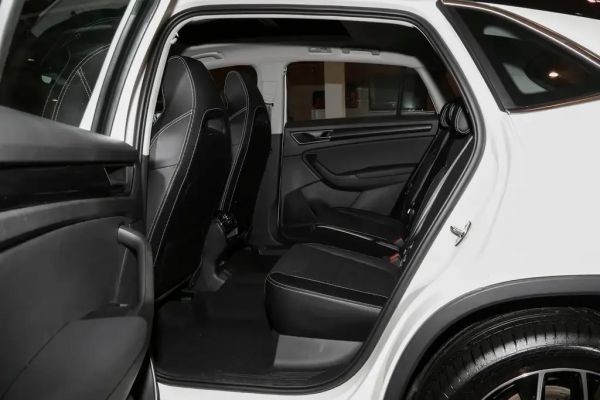 搭2&period;0T發動機迸發220匹馬力，百公里油耗7&period;6L，這臺SUV怎麼樣？