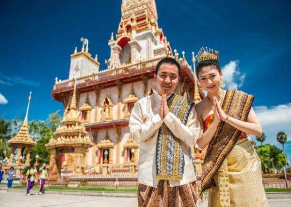 為什麼泰國人見到王室成員要下跪 為什麼泰國人見到王室成員要下跪