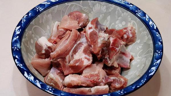 只要是燉排骨，切記不要焯水，教你3個小妙招，不腥不柴真好吃