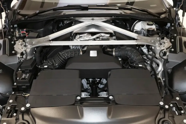 配八缸發動機，迸發510匹馬力，阿斯頓&CenterDot;馬丁 Vantage怎麼樣？