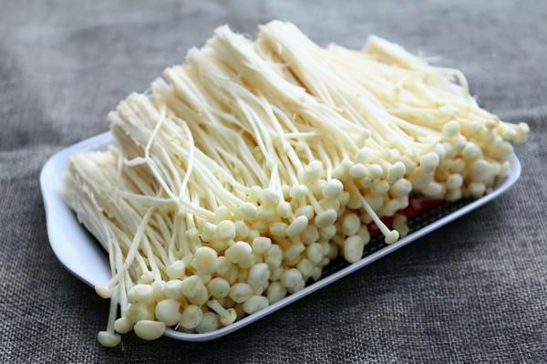 為什麼身體的“胃液”消化不了金針菇？今天告訴各位