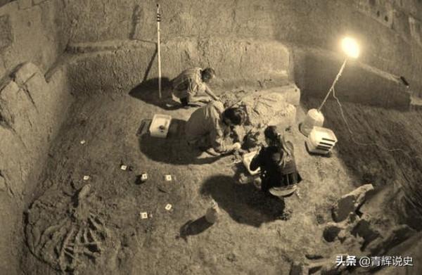 50年代神秘古墓現身,墓內先看詛咒令人膽怯,背後卻是無盡地愛 50年代神秘古墓現身,墓內先看詛咒令人膽怯,背後卻是無盡地愛