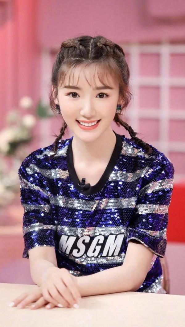 毛曉彤美照一冊，欣賞