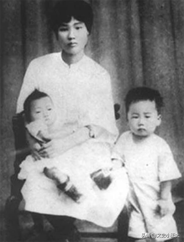 李訥排隊瞻仰毛主席，工作人員一眼認出，李訥：我只是來看看爸爸