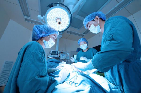 醫生被病人傳染艾滋病,24小時內完成了自救!他的方法能救很多人 醫生被病人傳染艾滋病,24小時內完成了自救!他的方法能救很多人