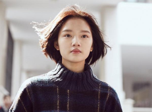 娛樂圈小花之爭，85還在演偶像劇，90未成氣候，95顏值花美貌驚人