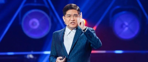 郎鹹平：學渣逆襲成學霸，好好的經濟專家不做，要做“江湖騙子”