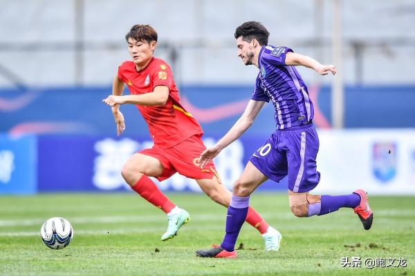 津門虎新10號首秀令人失望 除一腳直塞外毫無存在感 津門虎新10號首秀令人失望 除一腳直塞外毫無存在感