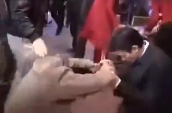 “娛圈淨土”王寶強的逆襲史:工地打工,兩次下跪,光膀子滾釘板 “娛圈淨土”王寶強的逆襲史:工地打工,兩次下跪,光膀子滾釘板