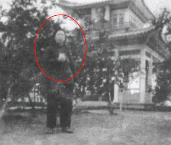 小姑娘冒險給紅軍送信，建國後毛主席邀她進京，她挑倆麻袋就去了