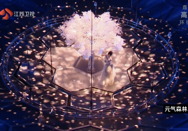 江蘇跨年:蔡徐坤氣派十足,陳偉霆大翻車,李宇春憑啥6年壓軸? 江蘇跨年:蔡徐坤氣派十足,陳偉霆大翻車,李宇春憑啥6年壓軸?