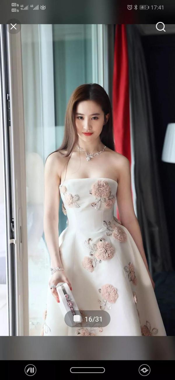 演員劉亦菲孫怡徐璐美照 演員劉亦菲孫怡徐璐美照