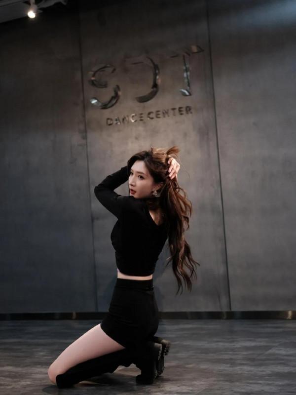 高畫質桌布推送中&Verbar;張嘉倪，江疏影，闞清子，王珞丹&hellip;&hellip;