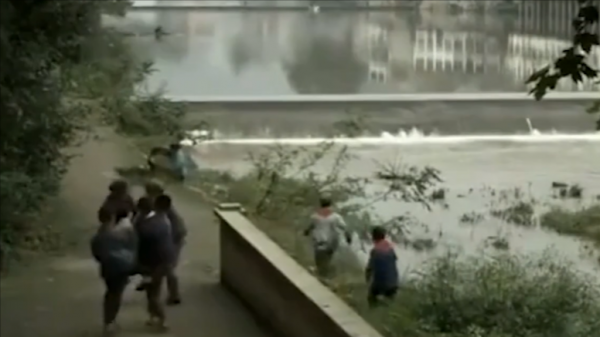 1985年小村莊挖出大型墓葬群，陪葬品價值連城，距今已經5300多年