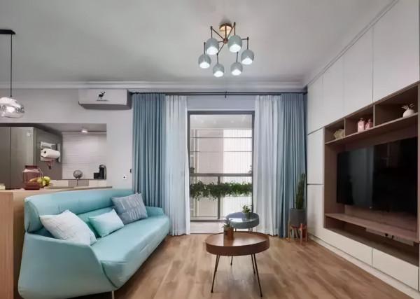 130平新房色彩搭配真心不錯，廚房尤其實用，老婆說願意天天下廚