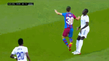 皇家馬德里2-1巴薩，客場帶走3分，阿扎枯坐90分鐘