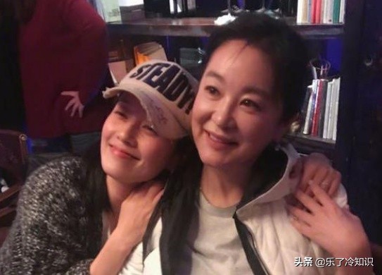 馬伊琍林青霞28年前合影，17歲的可愛美麗，39歲的溫婉大方