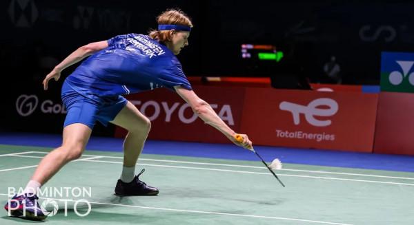 羽毛球專家把脈：接吊球步法慢，這是什麼原因？