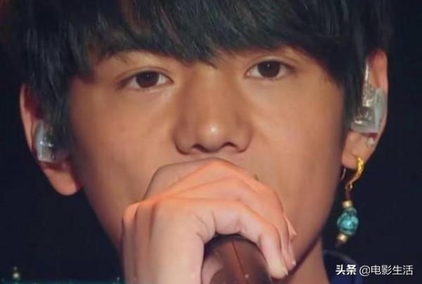 跨年晚會男星開始“內卷”，王源酷似貴公子，張藝興帶來超強舞臺